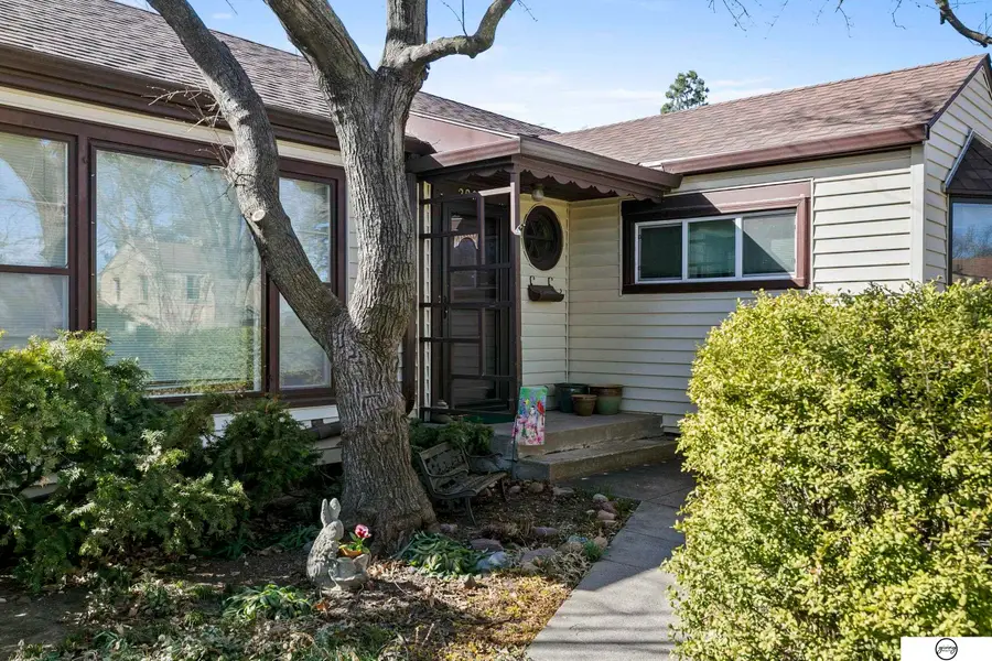2905 S 41st Street, Lincoln, NE 68506 - #3