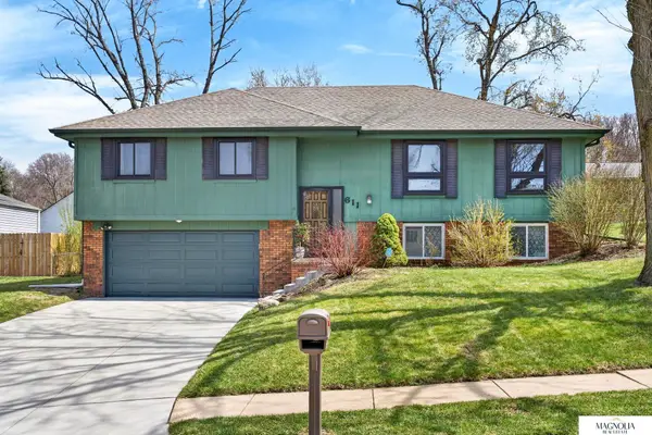 611 S 153rd Circle, Omaha, NE 68154