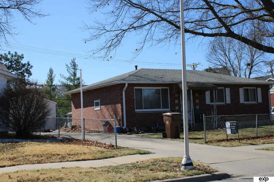 7721 Cherrywood Drive, Lincoln, NE 68510 - #2