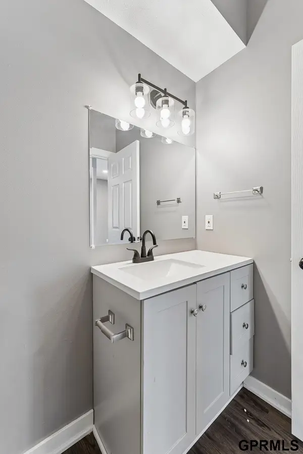 4276 Binney Street, Omaha, NE 68111