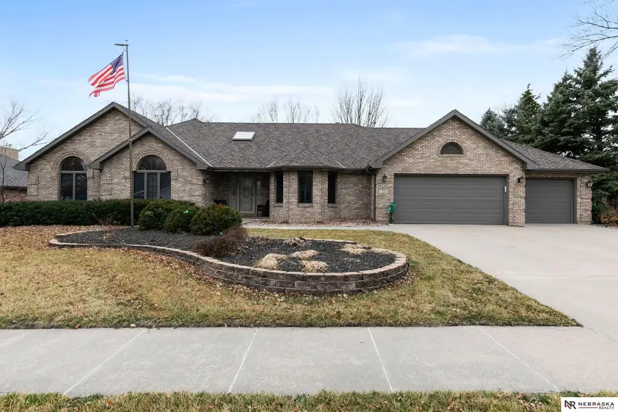 1325 N 8th Street, Seward, NE 68434 - #3