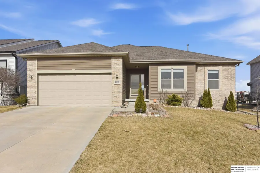 20908 Camden Avenue, Elkhorn, NE 68022 - #2