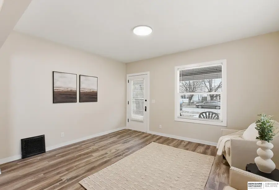 2215 6th Avenue, Council Bluffs, IA 51501 - #3