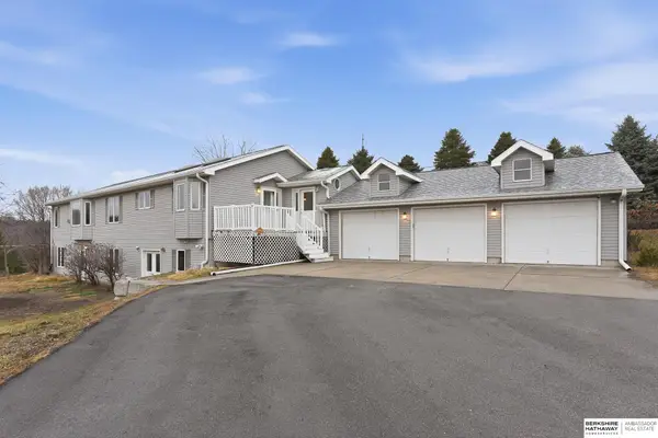 36712 Oakmont Drive, Louisville, NE 68037