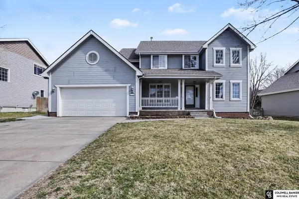 1914 Franklin Drive, Papillion, NE 68133