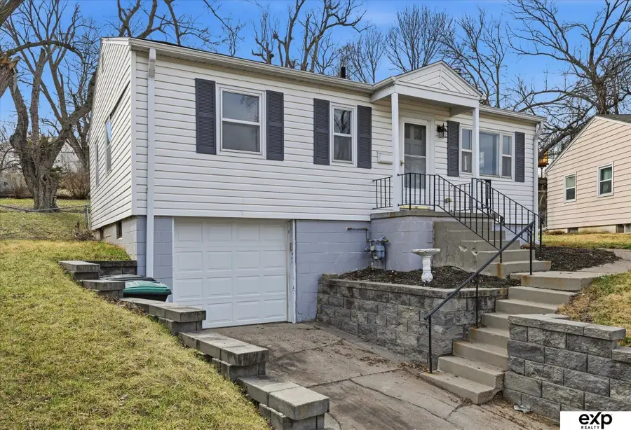 6325 Ruggles Street, Omaha, NE 68104 - #2