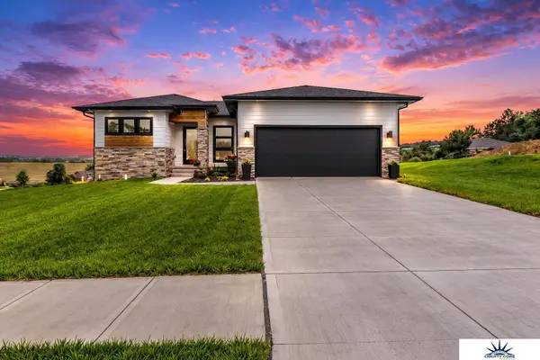 12164 S 114th Avenue, Papillion, NE 68046