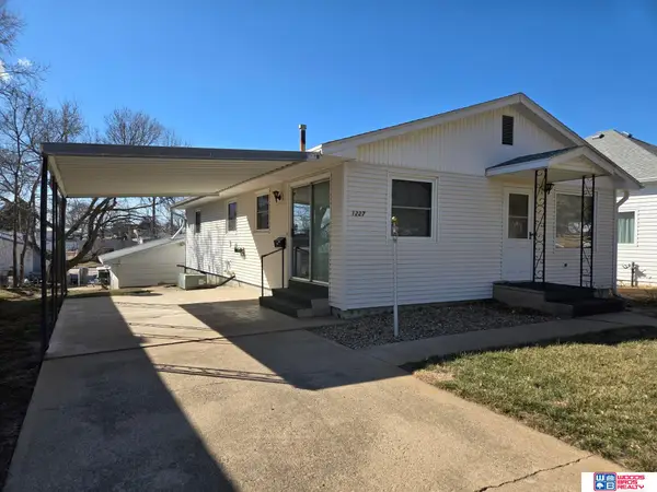 1227 F Street, Fairbury, NE 68352