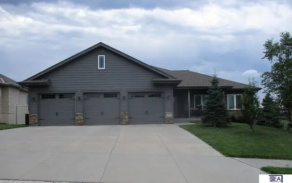 10509 Hillcrest Drive, La Vista, NE 68128