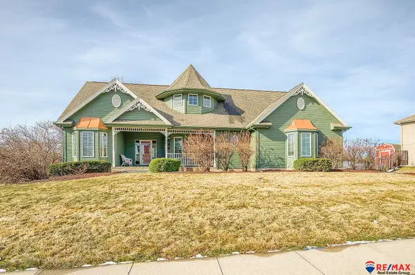 701 Fenwick Street, Papillion, NE 68046