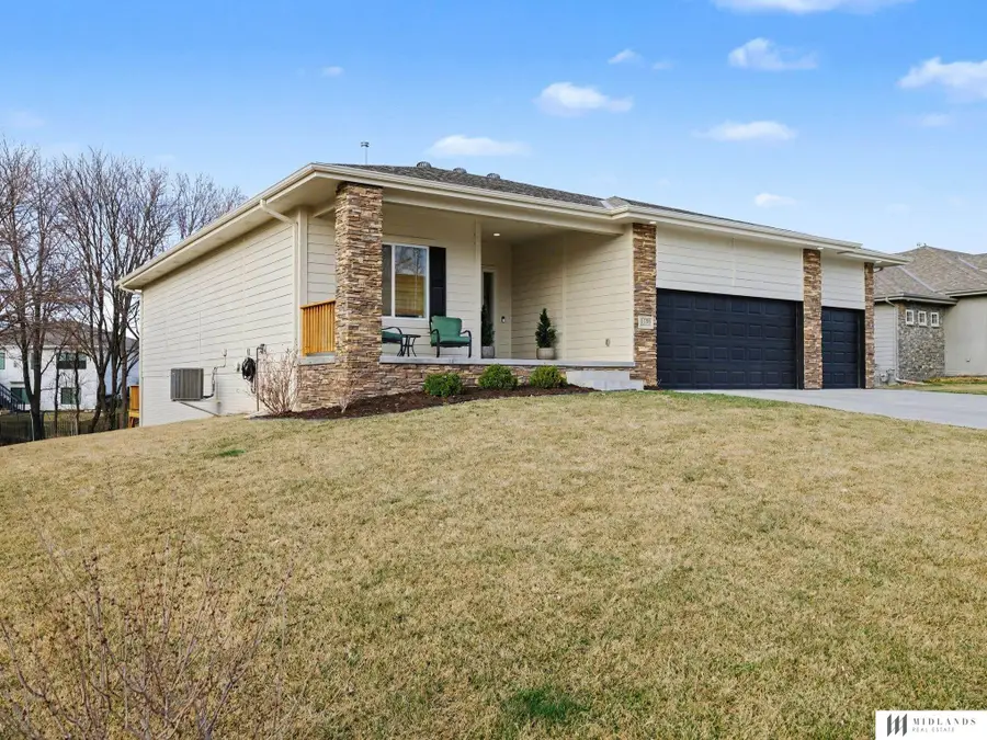 5158 Waterford Avenue Circle, Papillion, NE 68133 - #3