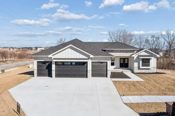 21512 E Circle, Omaha, NE 68022