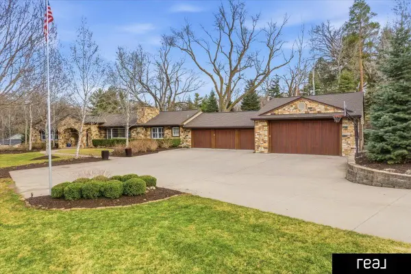 805 Ridgewood Avenue, Omaha, NE 68114