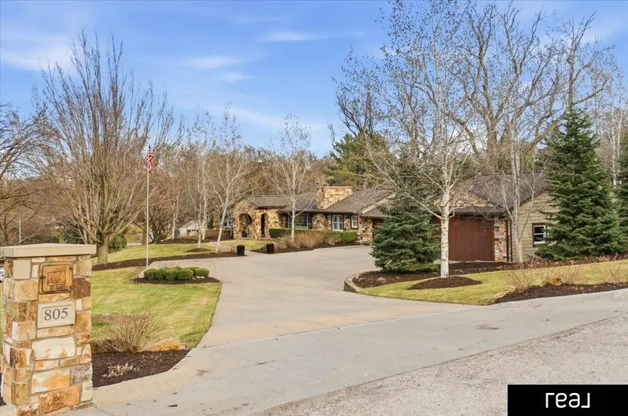 805 Ridgewood Avenue, Omaha, NE 68114 - #3