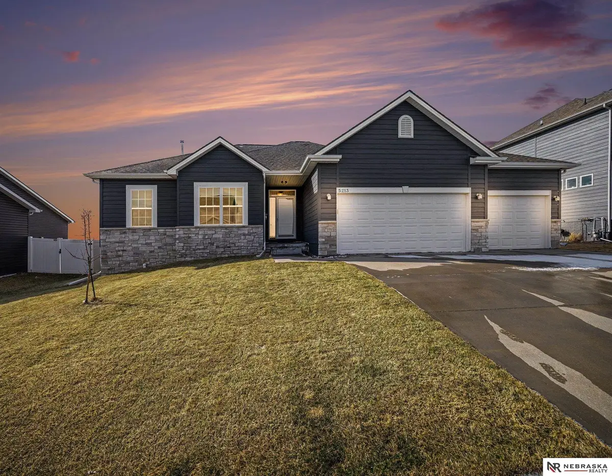 5213 Lynnwood Drive, Papillion, NE 68046 - #1