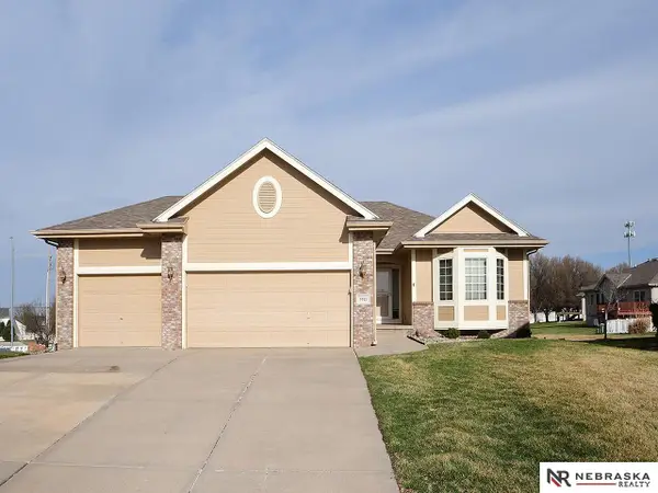 9522 Valley Road Circle, La Vista, NE 68128