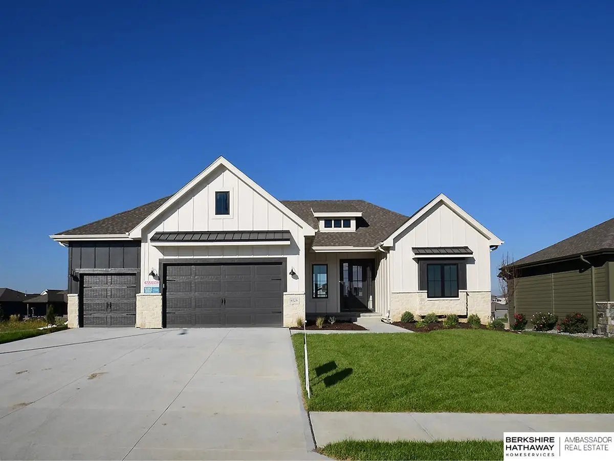 10104 S 117th Street, Papillion, NE 68046 - #1