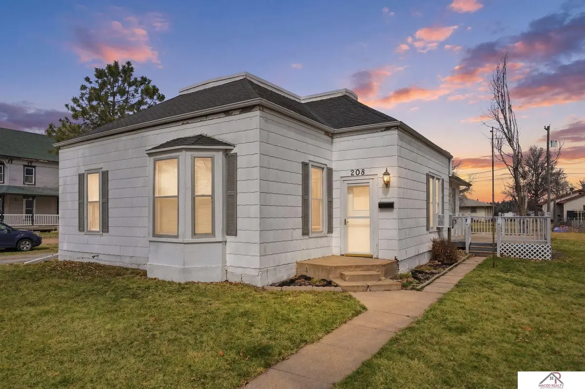 208 E York Street, De Witt, NE 68341 - #1