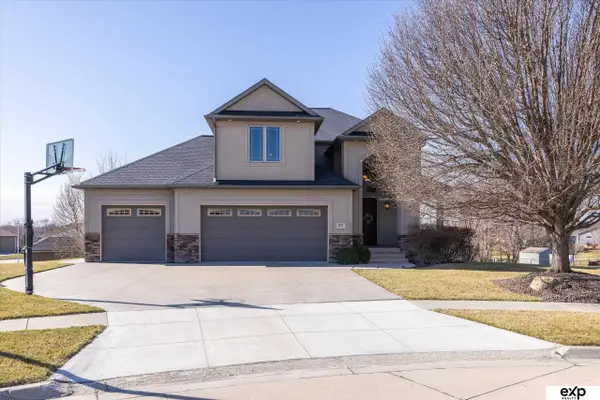 907 Ridge Road Place, Hickman, NE 68372