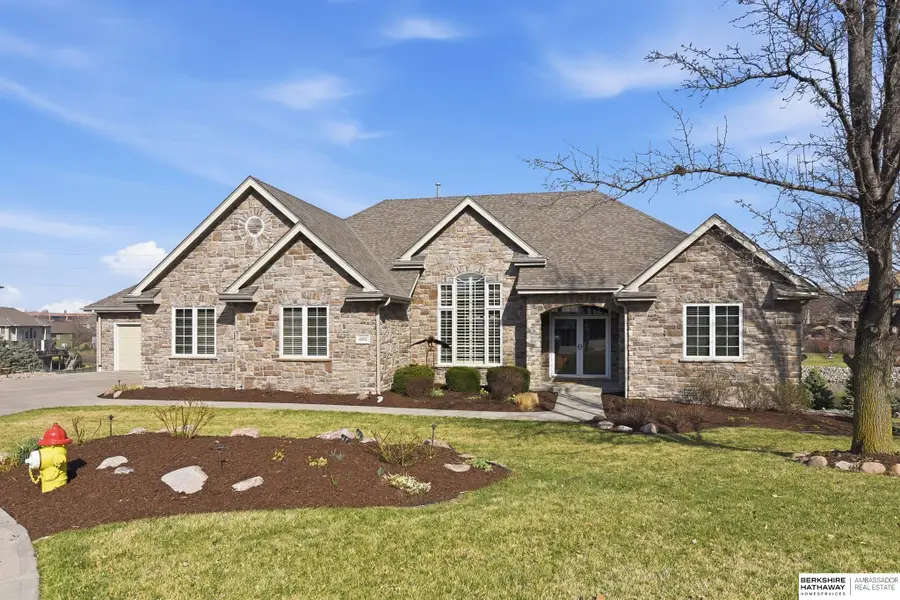 4802 Lakeside Circle, Papillion, NE 68133 - #3
