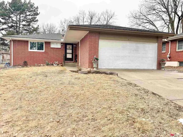 617 Sierra Drive, Lincoln, NE 68505