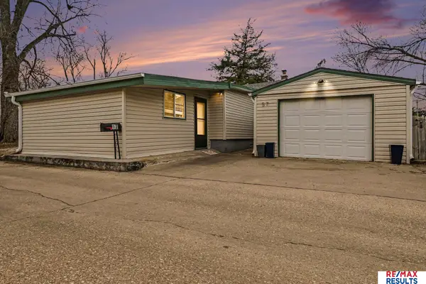 57 Carter Lake Club, Council Bluffs, IA 51501