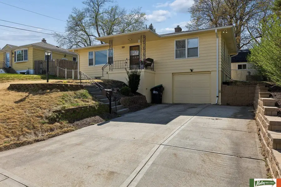 3056 S 46 Avenue, Omaha, NE 68106 - #2