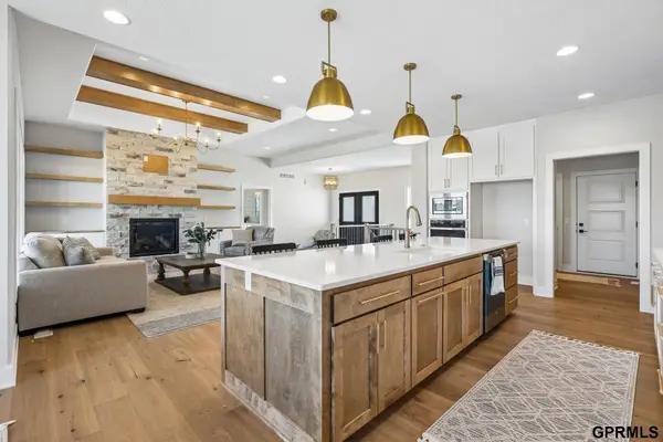 21512 E Circle, Omaha, NE 68022