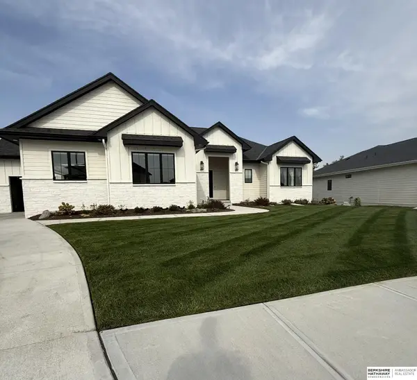 20542 Hartman Avenue, Elkhorn, NE 68022