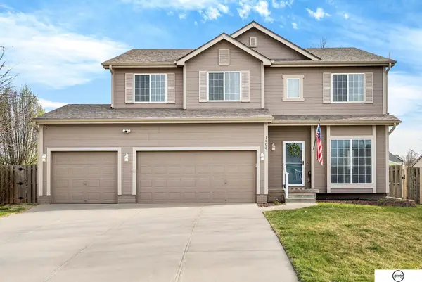 1003 Valleyview Drive, Papillion, NE 68046