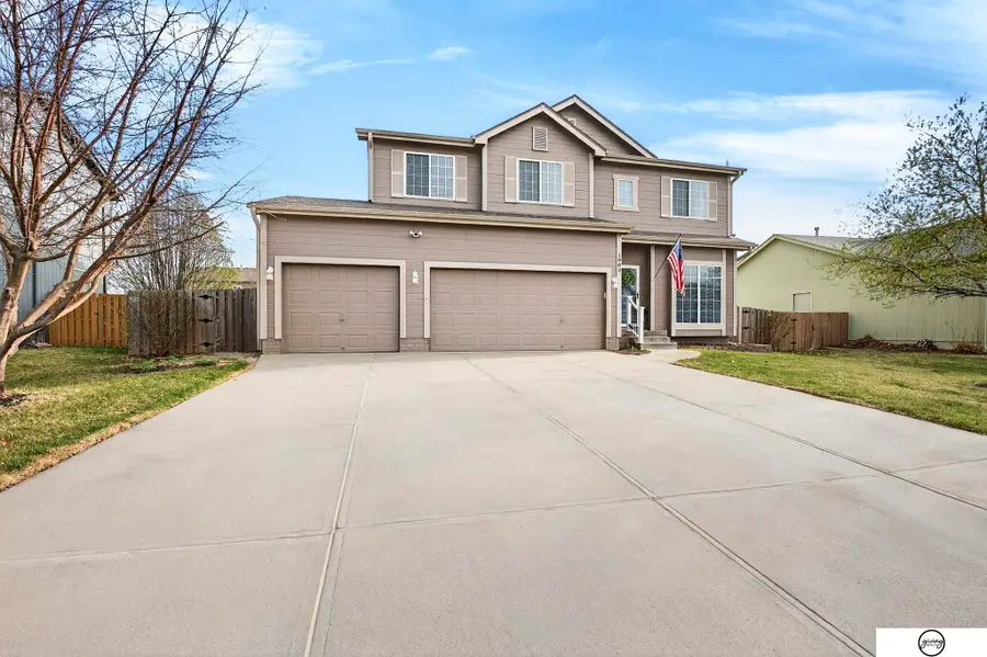 1003 Valleyview Drive, Papillion, NE 68046 - #2