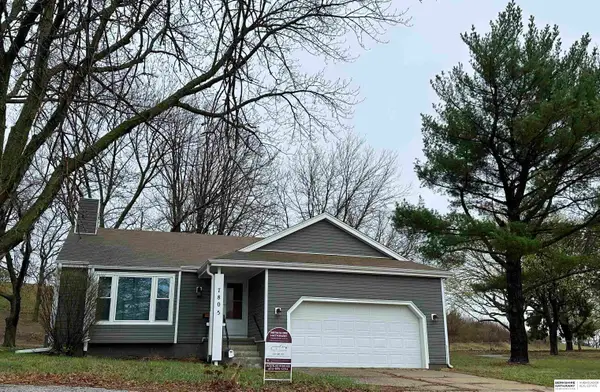 7805 Potter Plaza, Omaha, NE 68122