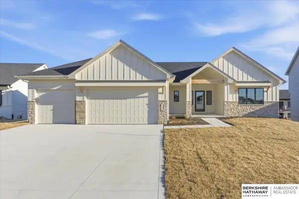 5439 Kestrel Parkway, Elkhorn, NE 68022