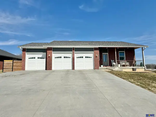 206 Meadow Drive, Pickrell, NE 68422