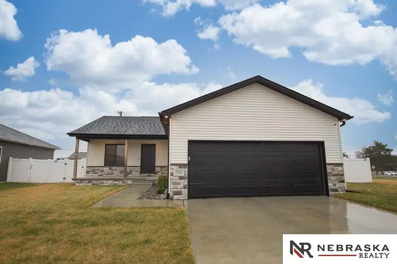 710 W Avondale Court, Lincoln, NE 68523 - #2