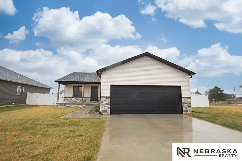 710 W Avondale Court, Lincoln, NE 68523 - #3