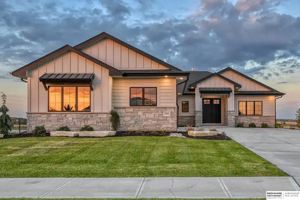 3020 S 209th Court, Elkhorn, NE 68022