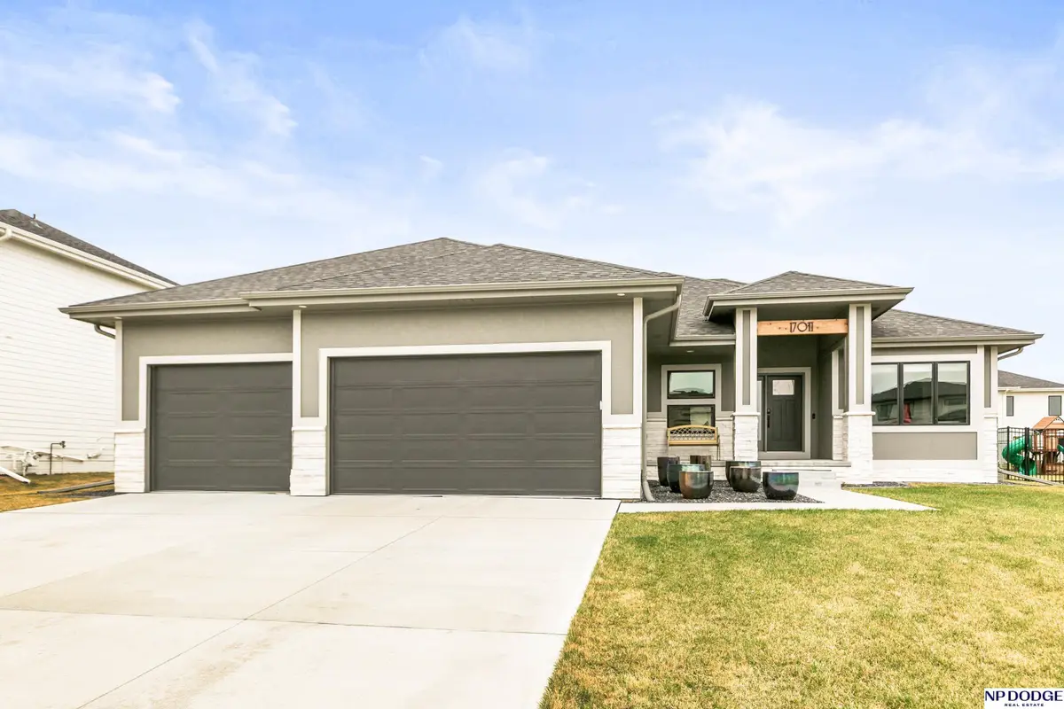 17011 Sarah Street, Bennington, NE 68007 - #1