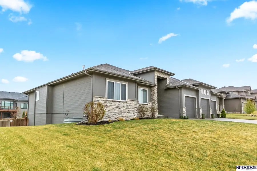 18363 Lake Circle, Elkhorn, NE 68022 - #2