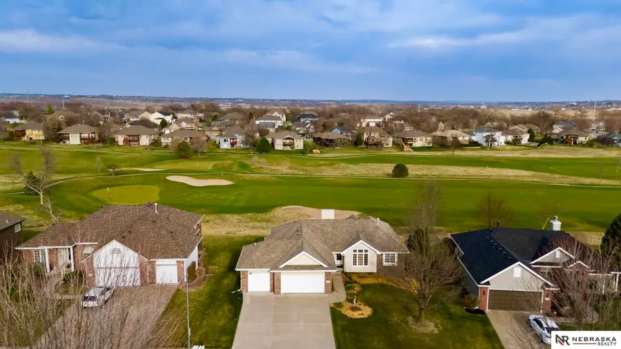 127 Longwood Drive, Papillion, NE 68133 - #2