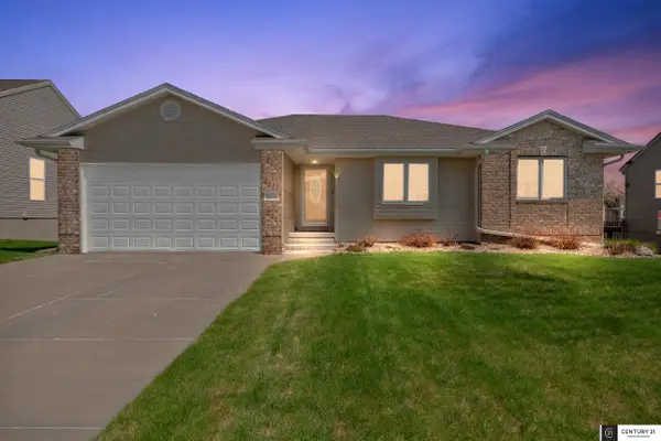 21204 Stonehaven Court, Gretna, NE 68028