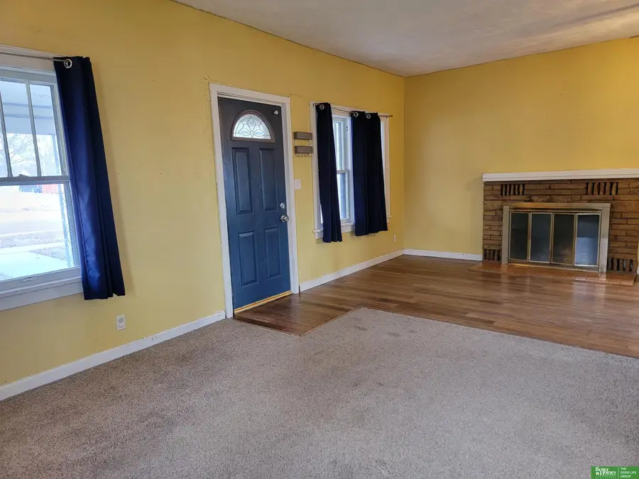 1121 N East Avenue, York, NE 68467 - #3