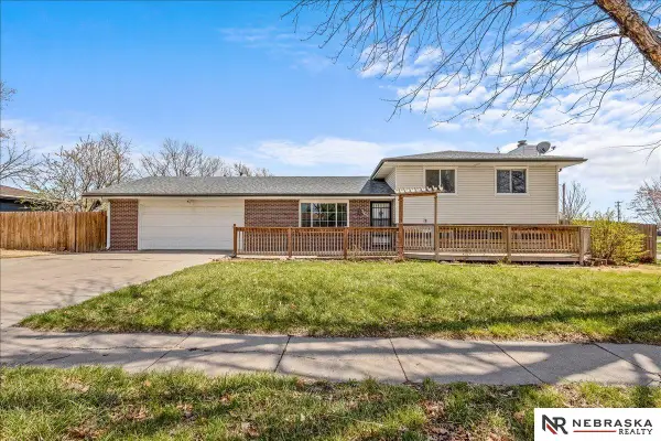 300 N Coddington Avenue, Lincoln, NE 68528