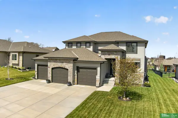 512 Sherwood Drive, Gretna, NE 68028
