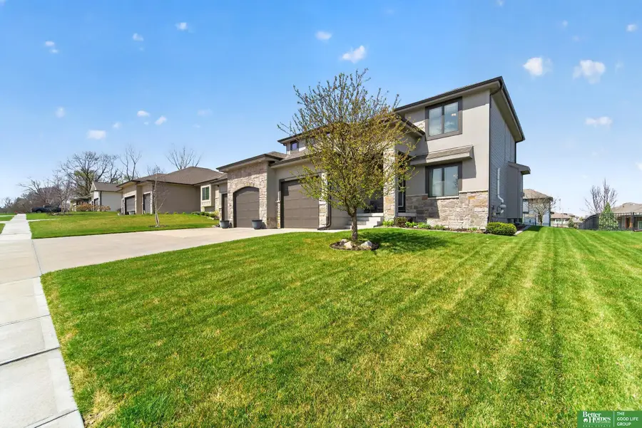 512 Sherwood Drive, Gretna, NE 68028 - #2