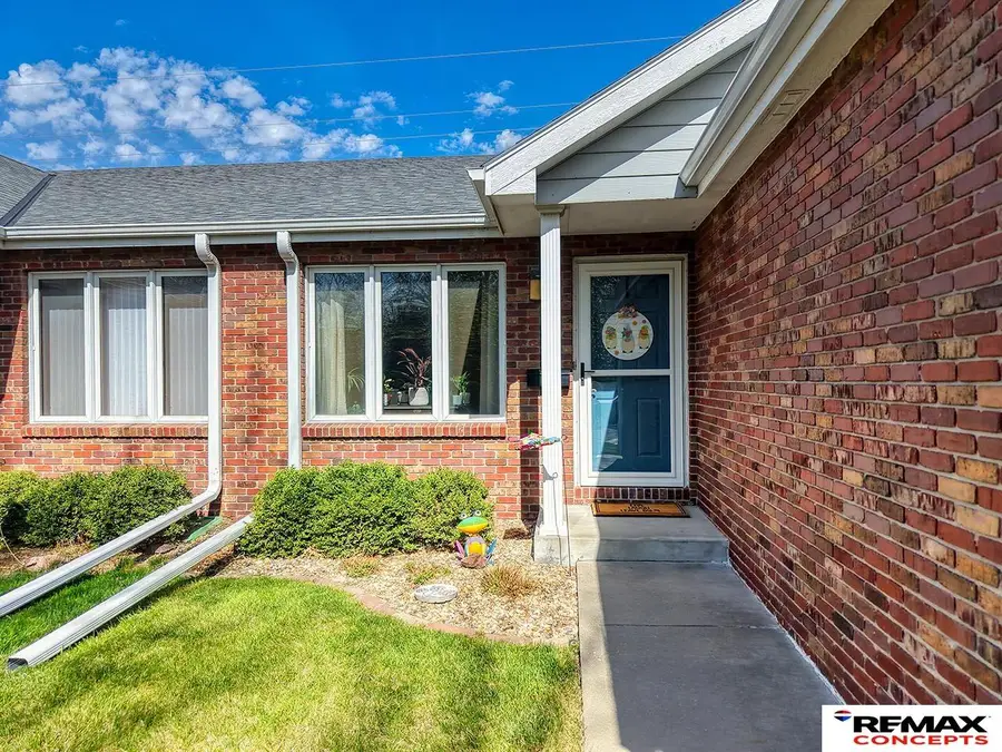 8224 Karl Ridge Road, Lincoln, NE 68506 - #2