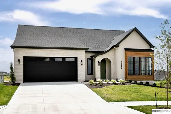 21113 Laurel Avenue, Elkhorn, NE 68022