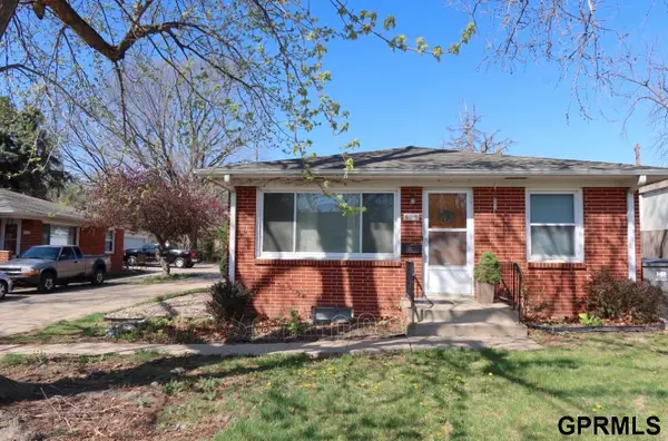 825-827 S 40th Street, Lincoln, NE 68510