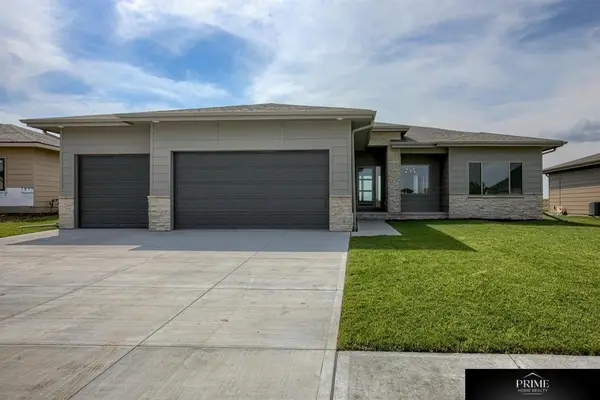 5938 N 209 Street, Elkhorn, NE 68022