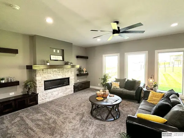 21814 Parkview Drive, Gretna, NE 68028